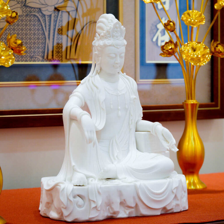 Quan Am Thuy Nguyet Su Trang (1)