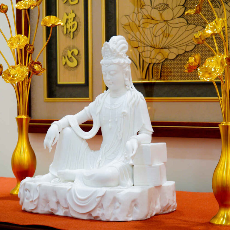Quan Am Thuy Nguyet Su Trang (2)