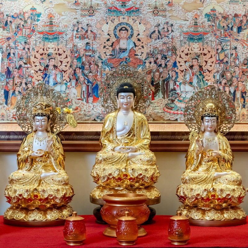 Vì sao nên lựa chọn mẫu tượng ngồi so với tượng đứng?