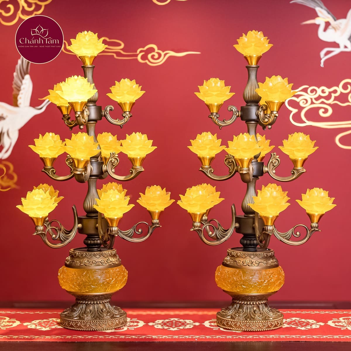 Ánh Sáng Trí Tuệ: Ý Nghĩa Sâu Xa Của Đèn Thờ Phật